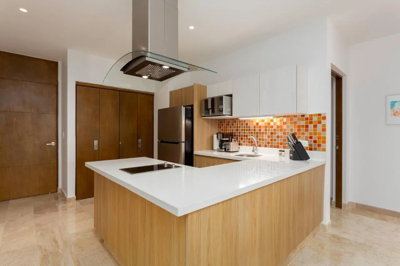 New Condo In Nice Vacation Complex - 5 People Playa del Carmen Nyaraló